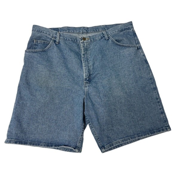 Wrangler Men's‎ Blue Relaxed Fit Jean Shorts Size 42 x 9 - Picture 1 of 5